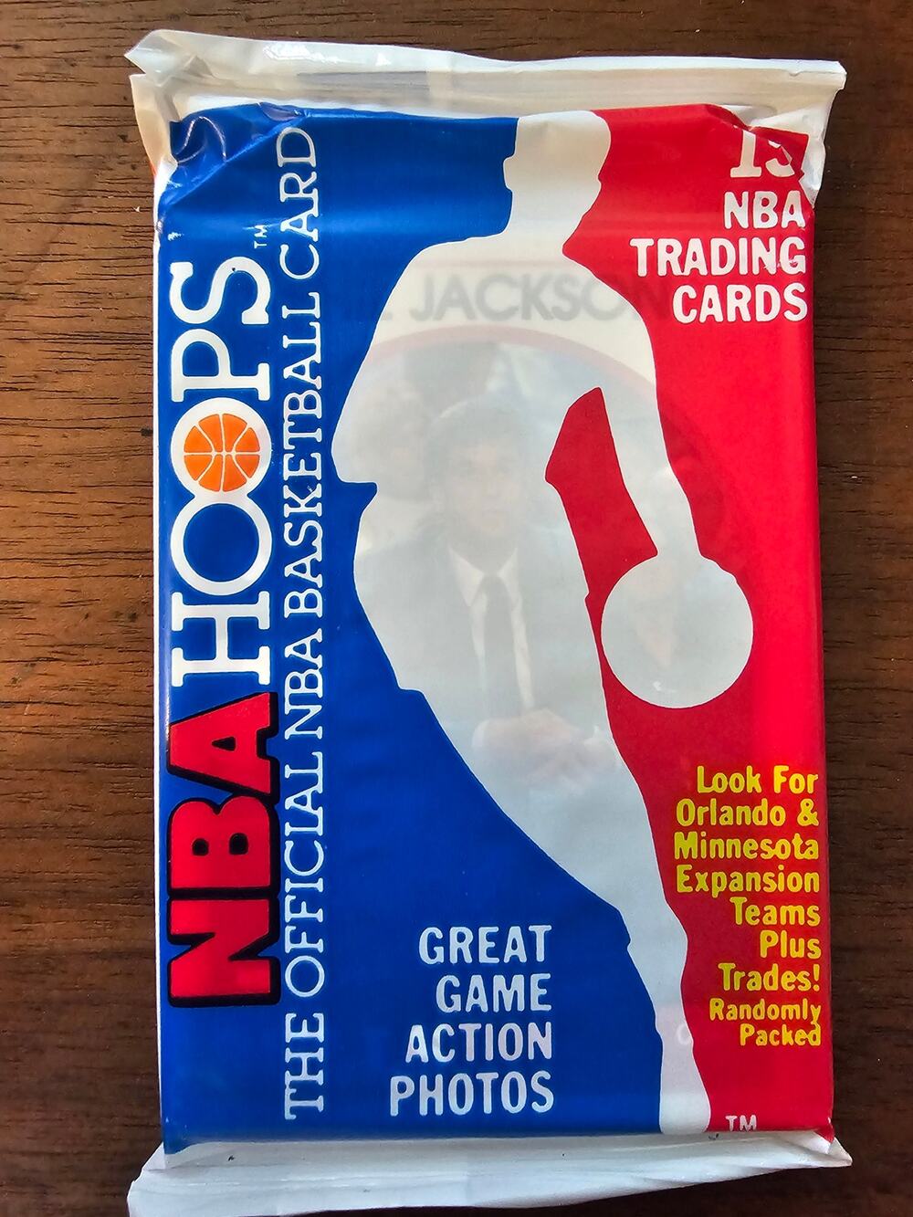 1989-90 NBA Hoops Sealed Wax Pack w/#266 Phil Jackson Rookie Card on front